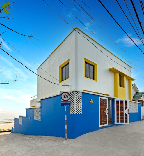 NGÔI NHÀ CỦA NGƯỜI PHỤ NỮ BỎ PHỐ VỀ BIỂN