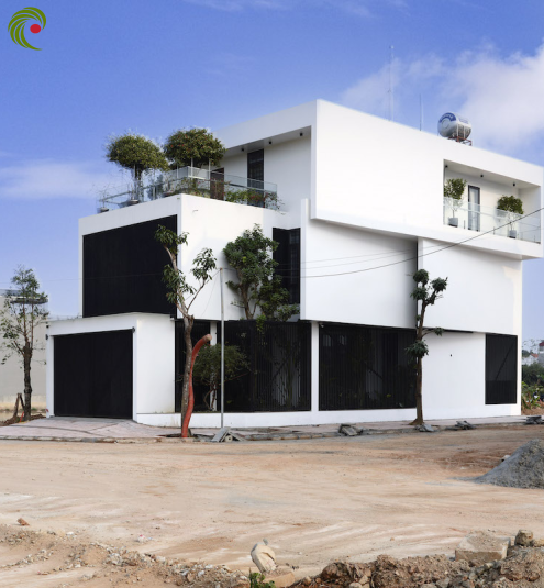 NHÀ HƯỚNG TÂY VỚI NHỮNG KHOẢNG TƯỜNG LÙI GIẢM BỨC XẠ NHIỆT CHO KHÔNG GIAN