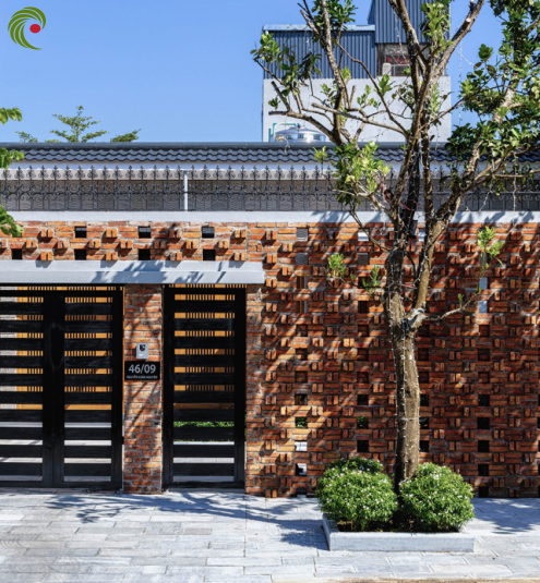 NGÔI NHÀ CÓ 3 GIẾNG TRỜI