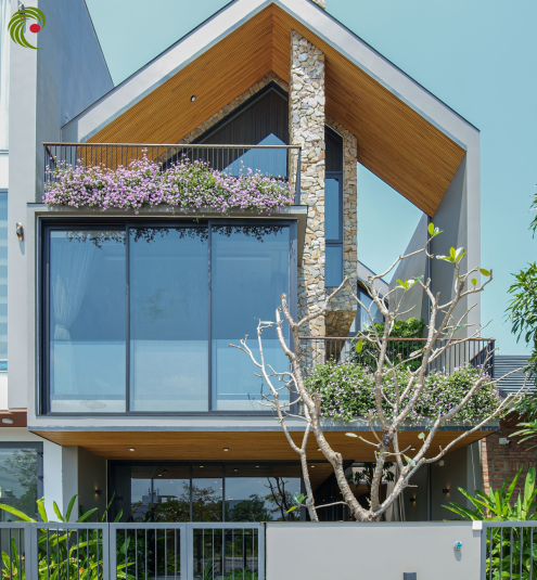 NHÀ PHỐ CÓ HƠN NỬA DIỆN TÍCH ĐẤT LÀM SÂN VƯỜN