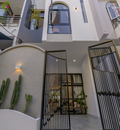 CHIÊM NGƯỠNG NHÀ PHỐ RỘNG 75M2 NHƯNG CÓ CẢ SÂN VƯỜN CỦA VỢ CHỒNG TRẺ