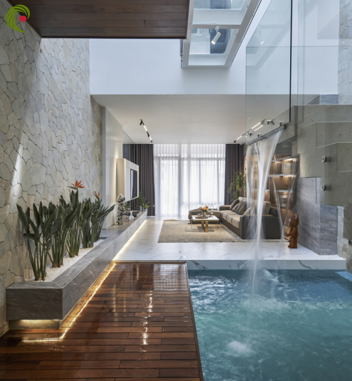 NHÀ PHỐ CÓ THÁC NƯỚC ĐỔ TRÀN TỪ CẦU THANG 
